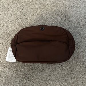 NWT LULULEMON CITY ESSENTIALS POUCH